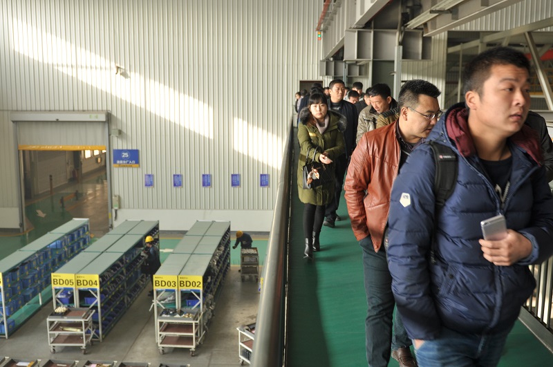 河南挖掘機客戶徐工廠家之行