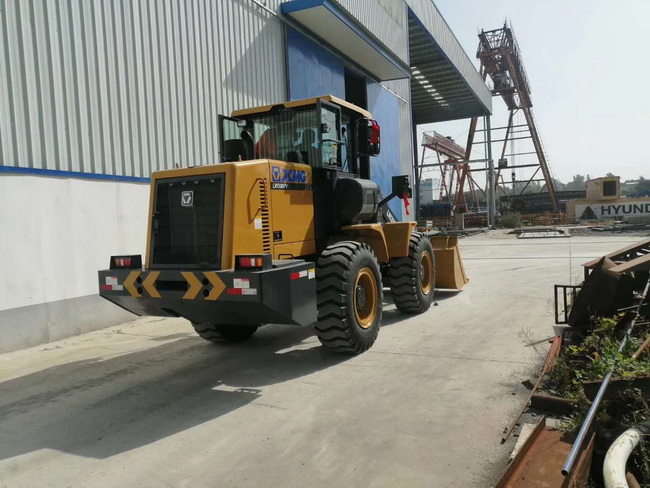徐工LW300FV 再次牽手鄭州中牟縣某大型企業